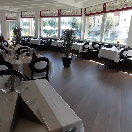 卡斯特尔酒店 锡永