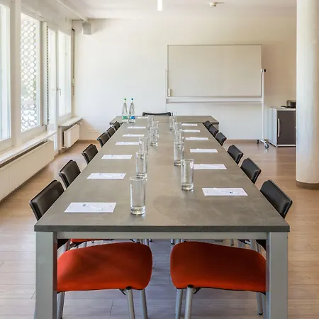 卡斯特尔酒店 3*